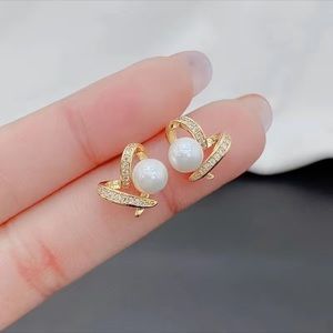 18k Gold Plated Elegant Mother Pearl Heart Earrings